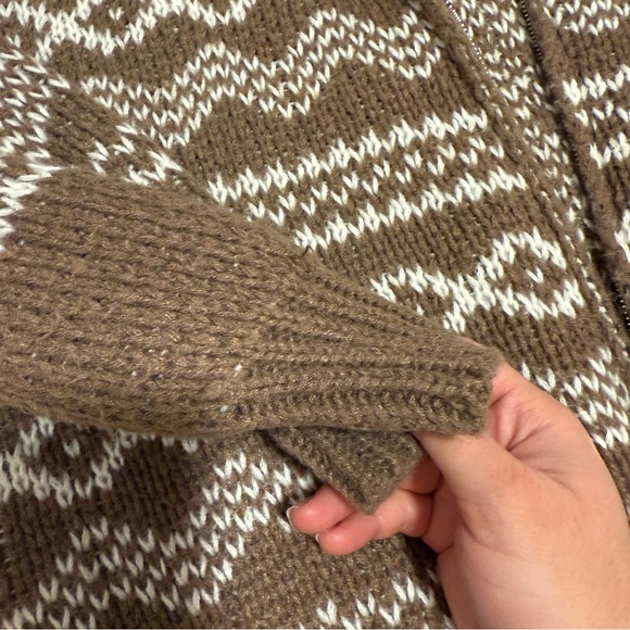 Grey bandit sweater - Picture 2 of 2